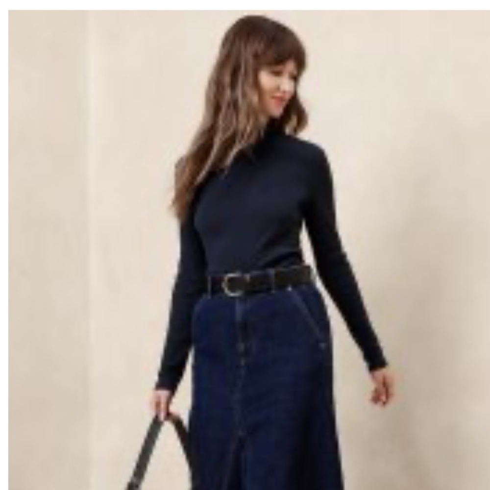 NWT Banana Republic Factory Navy Blue mock neck long sleeve shirt